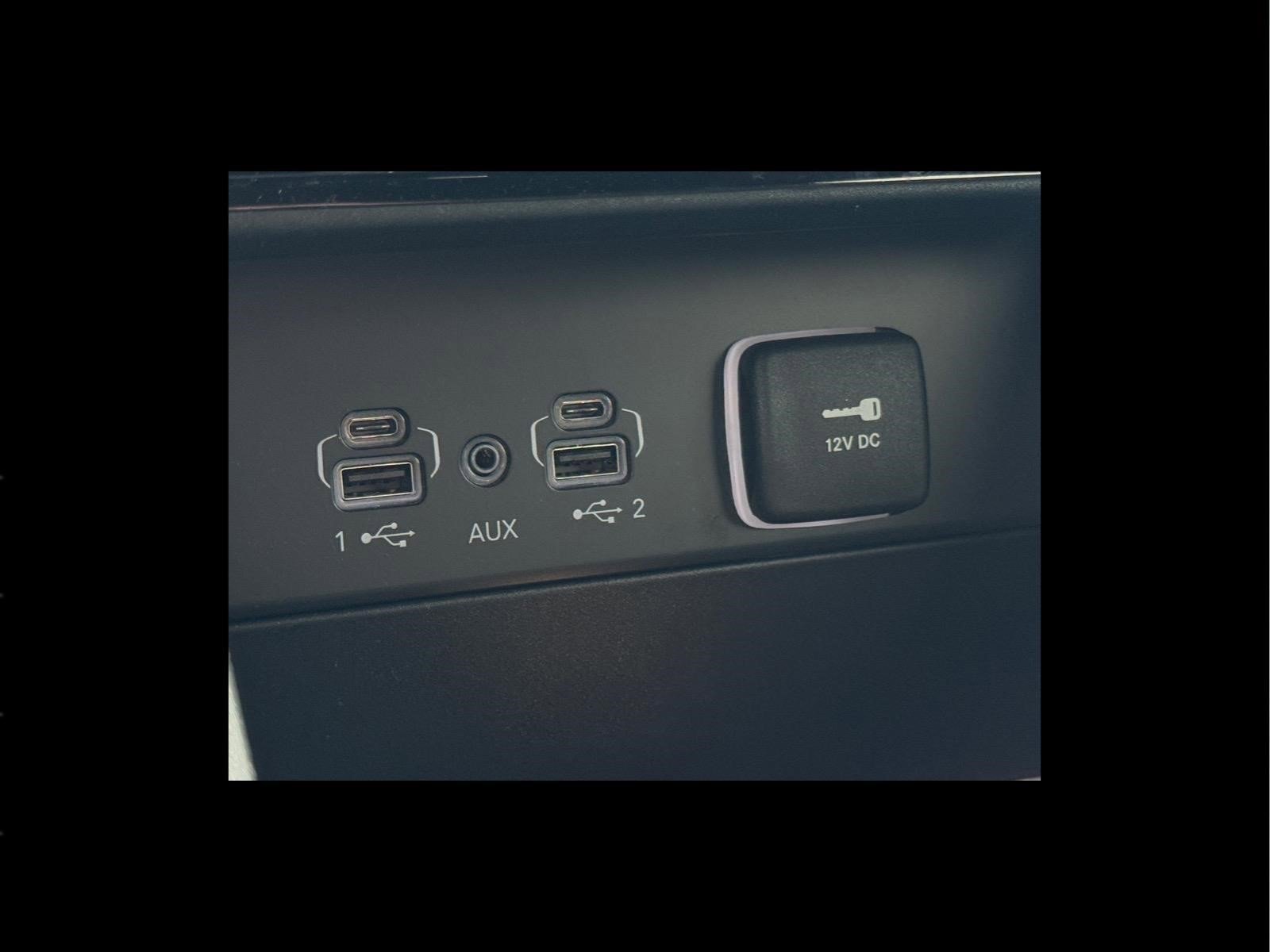 Used 2025 Diamond Black Crystal Pearlcoat Jeep Laredo X image 18