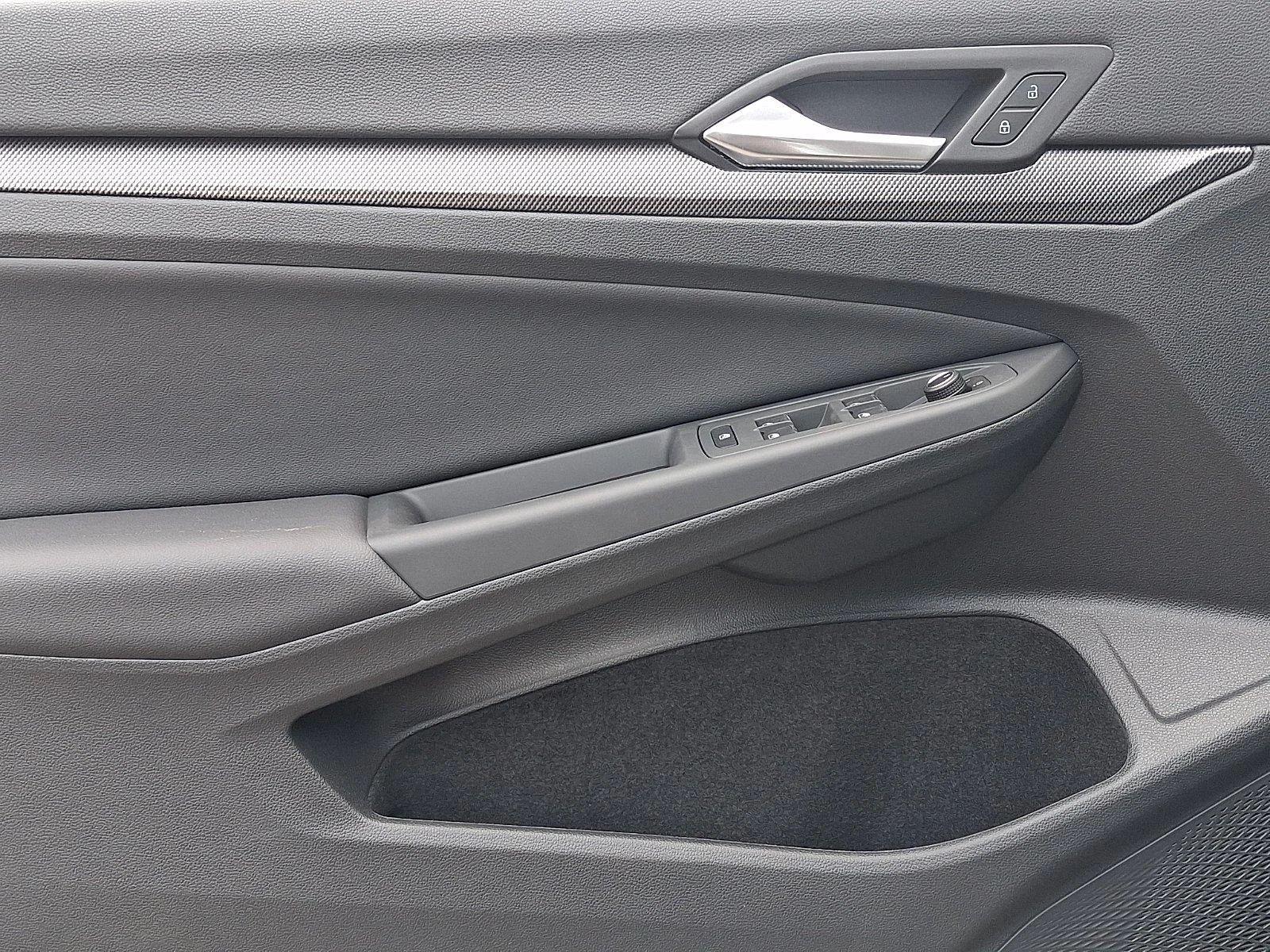 New 2026 0E0E/MYTHBLKMET Volkswagen SE image 10