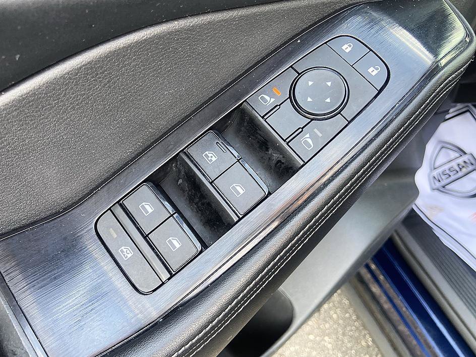 Used 2025 Deep Ocean Blue Pearl Nissan SV image 11