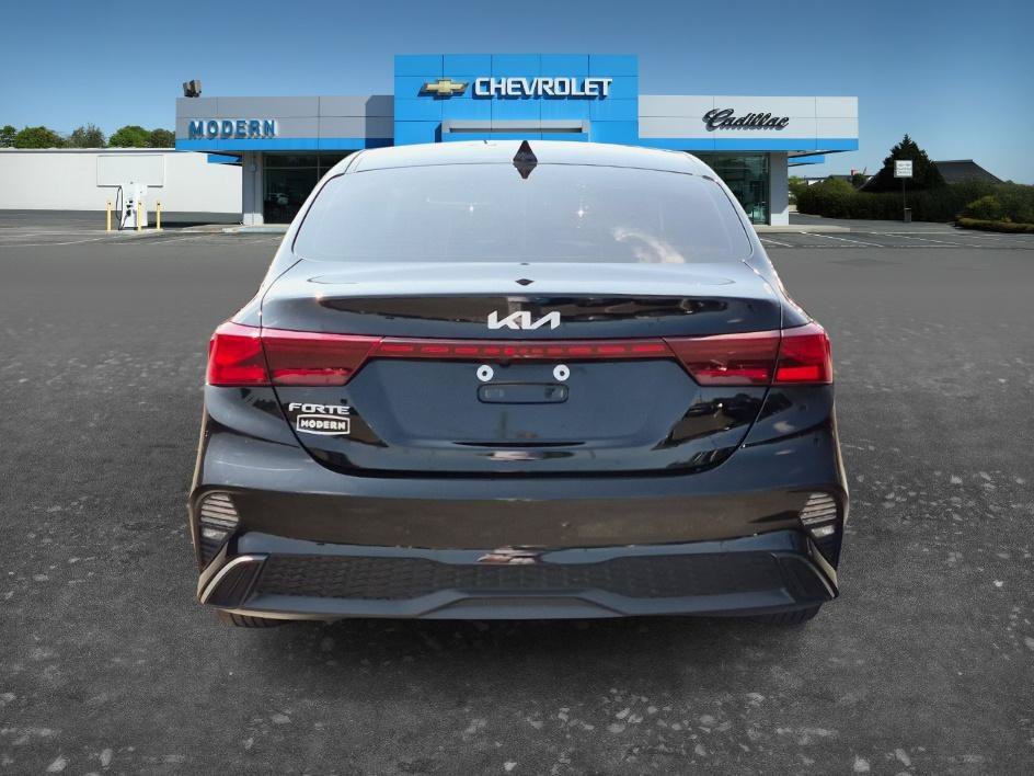 Used 2022 Black Kia LXS image 4