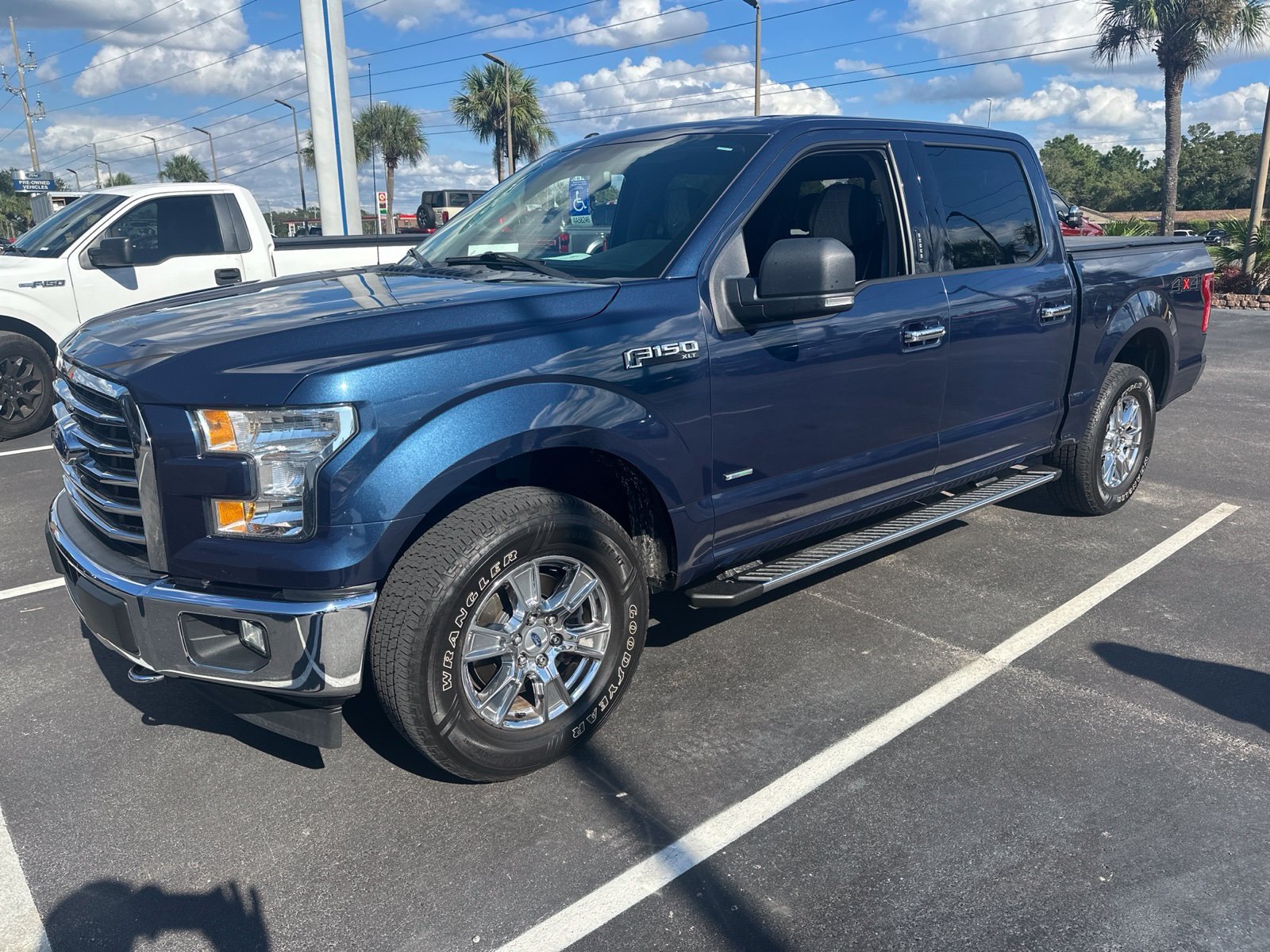 Used 2017 Blue Ford XLT image 3