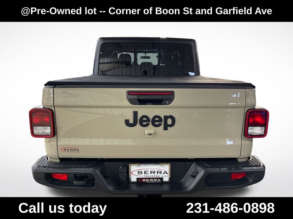 Used 2022 Beige Jeep Sport image 4