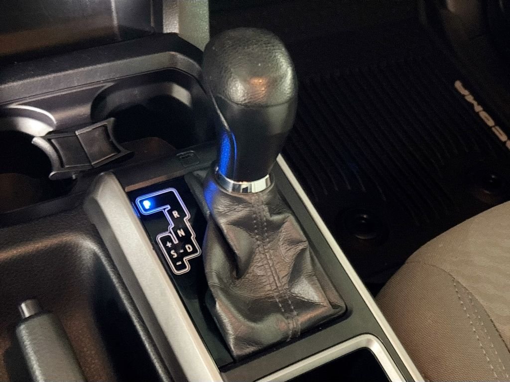 Used 2020 White Toyota SR5 image 17