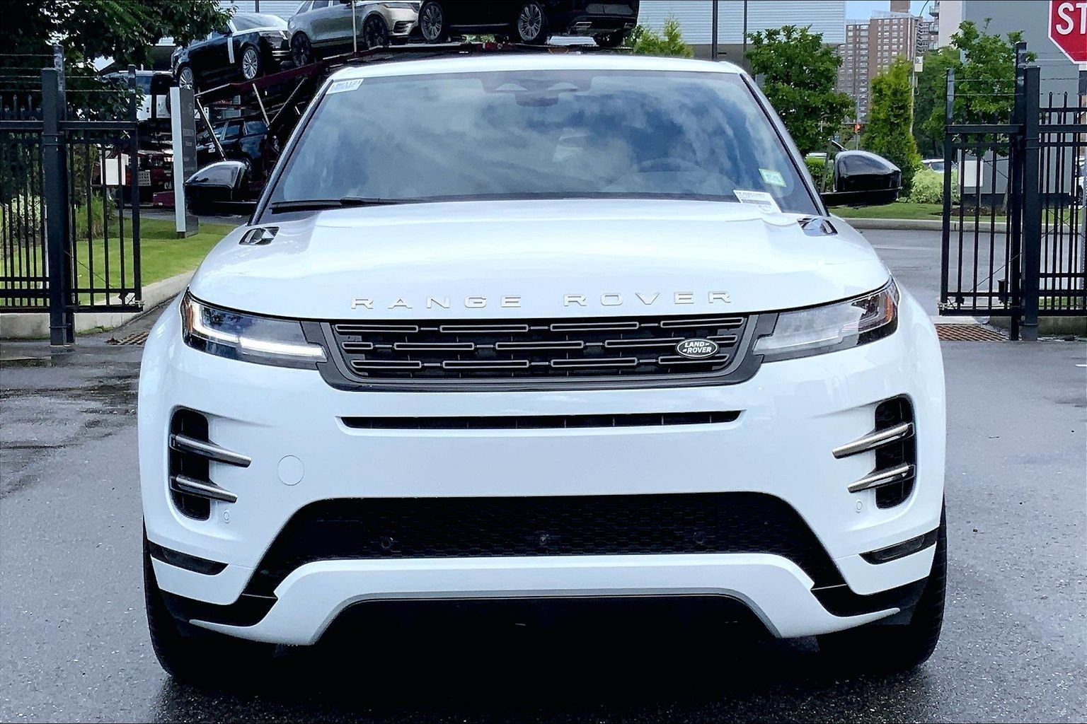 New 2026 Fuji White Land Rover Hoxton Edition image 3