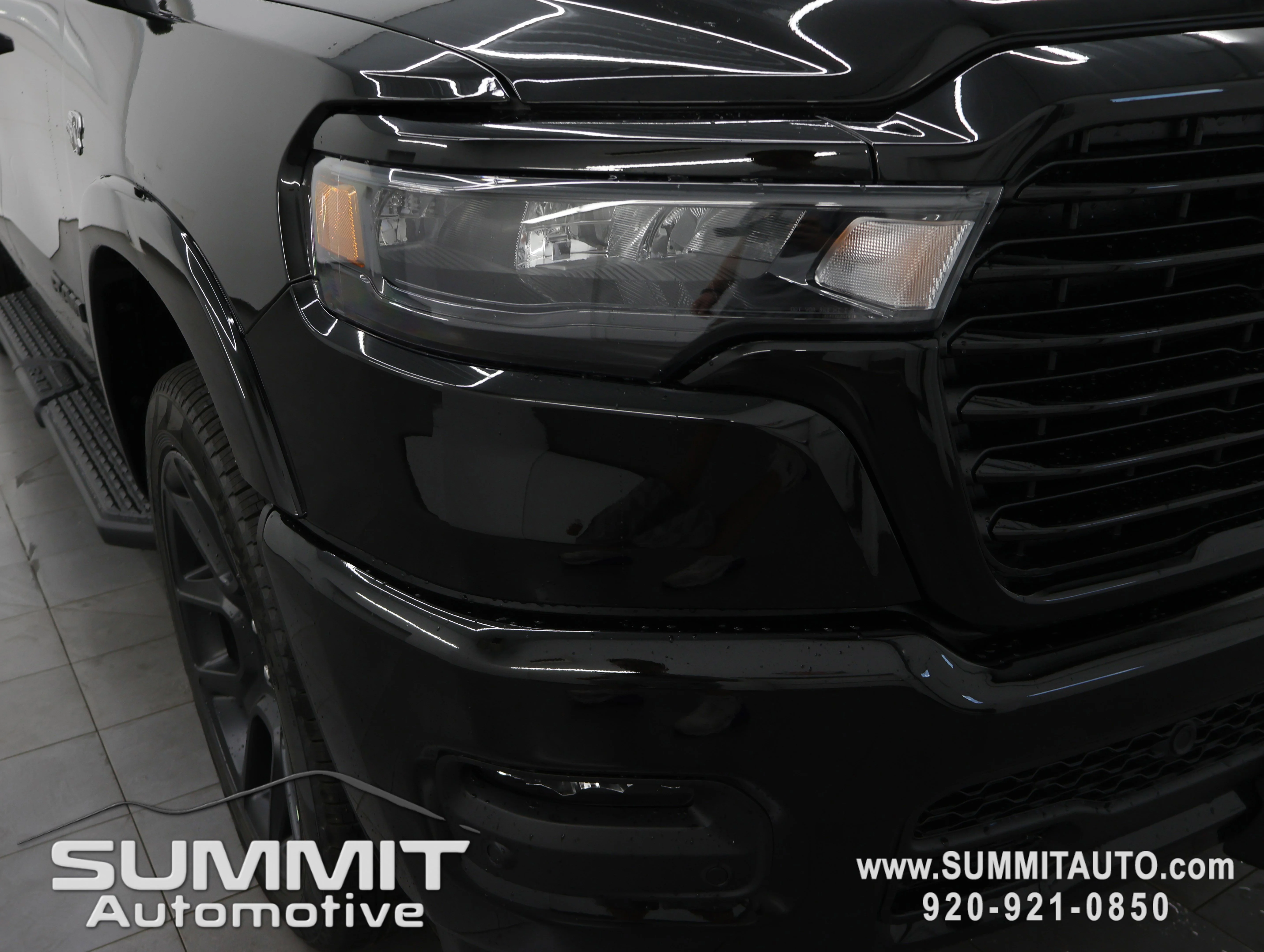 New 2026 Diamond Black Crystal Pearl-Coat Exterior Paint RAM Laramie image 24