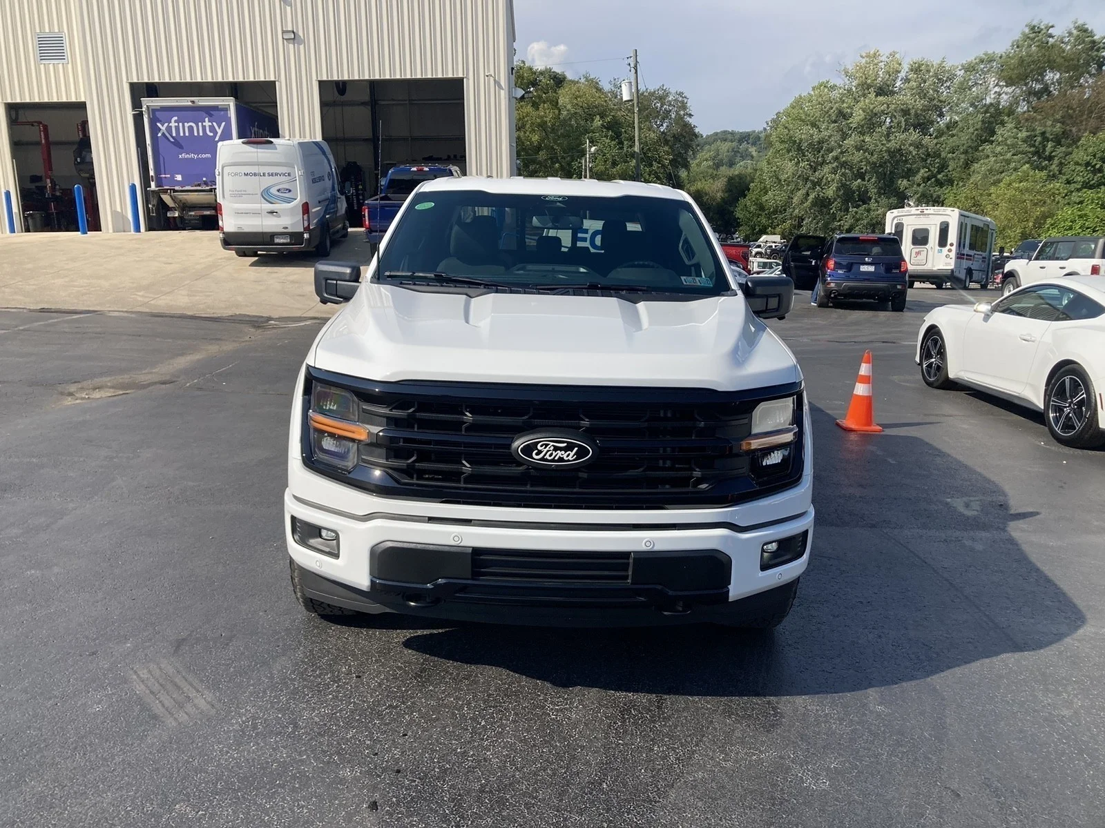 New 2026 Oxford White Ford XLT image 5