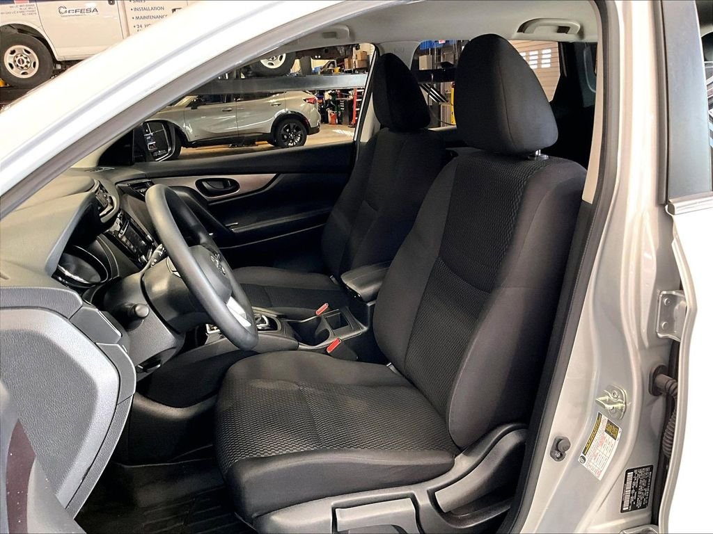 Used 2019 Silver Nissan S image 10