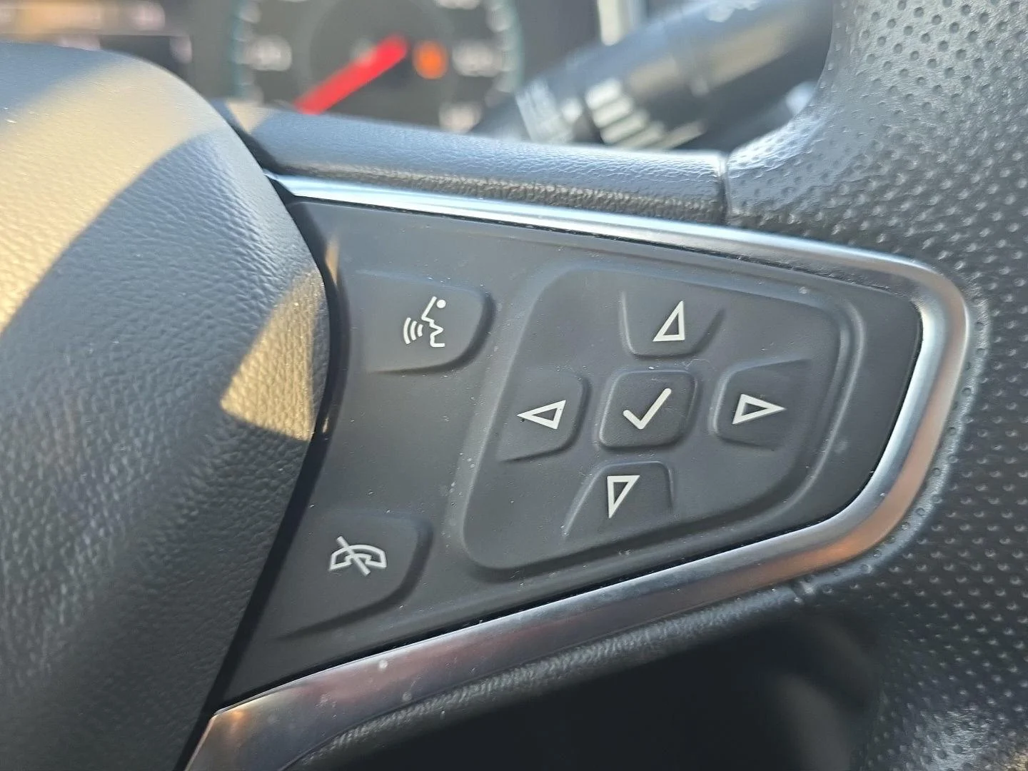 Used 2025 Mosaic Black Metallic Chevrolet LT image 13