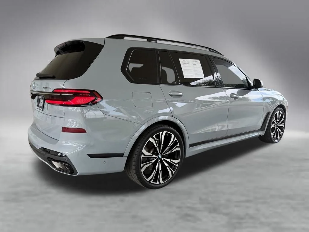 Used 2023 Gray BMW xDrive40i image 3