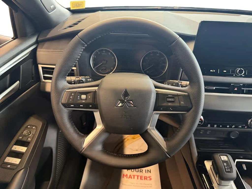 New 2026 White Diamond Mitsubishi LE image 17