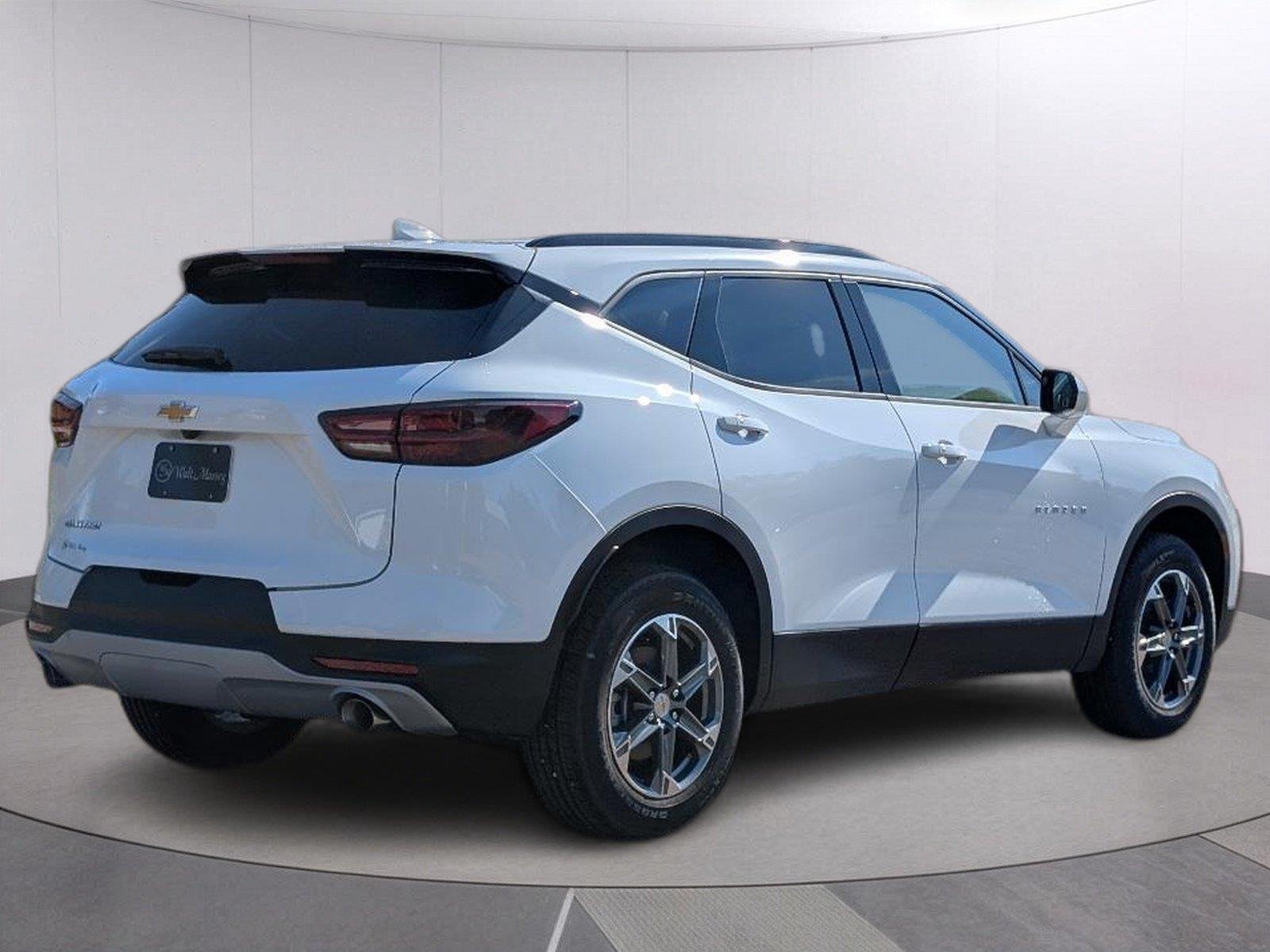 New 2026 Summit White Chevrolet 2LT image 7