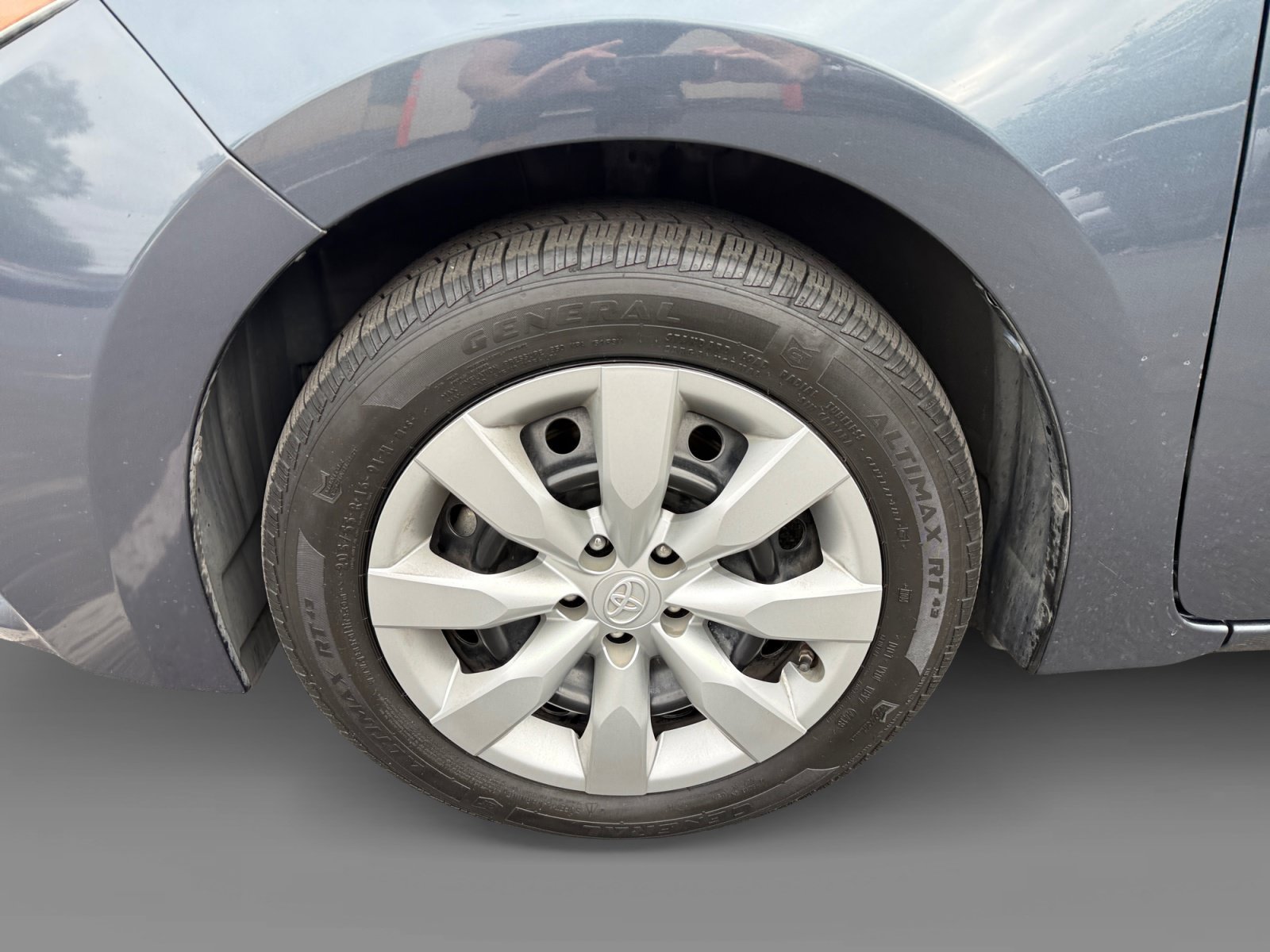Used 2015 Slate Metallic Toyota LE image 9