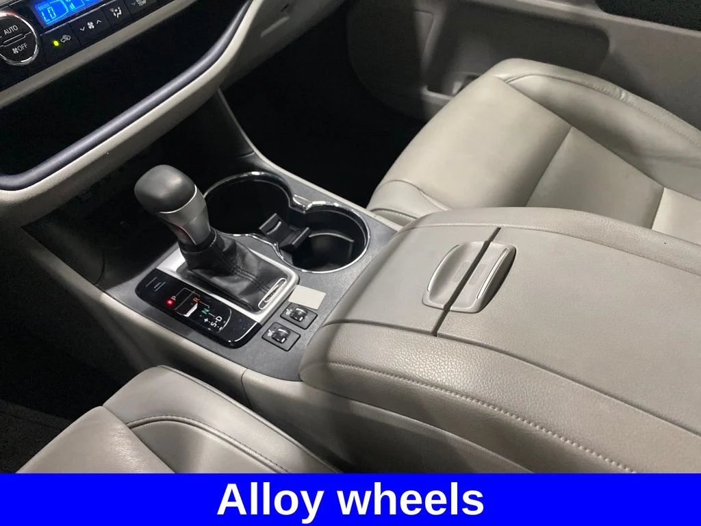 Used 2019 Green Toyota XLE image 22
