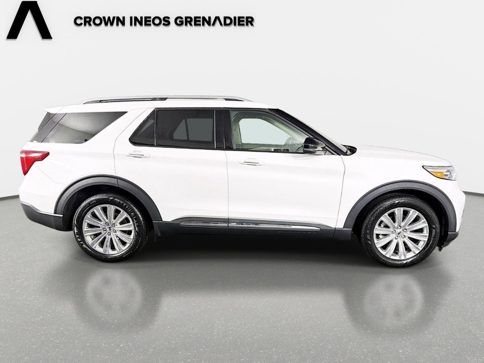 Used 2022 White Metallic Ford Limited image 4