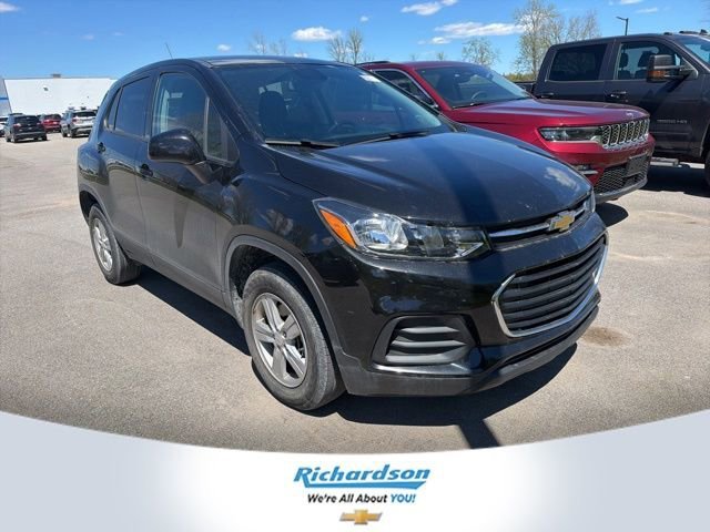 2022 Chevrolet Trax LS AWD's photo