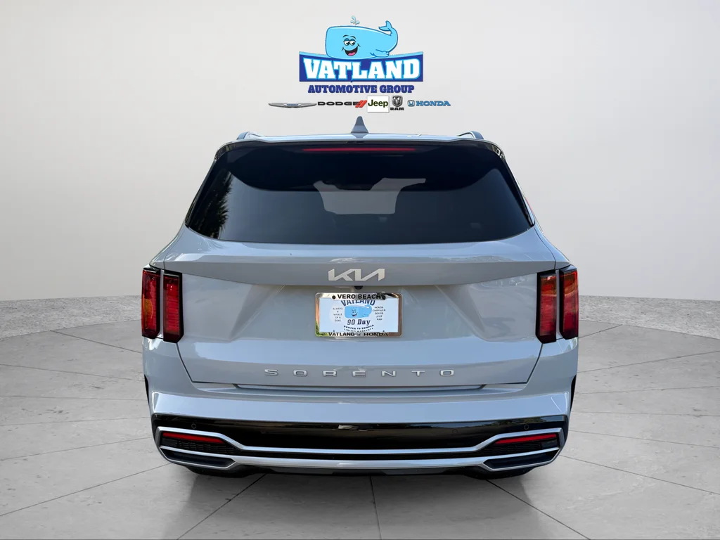 Used 2022 Gray Kia EX image 4
