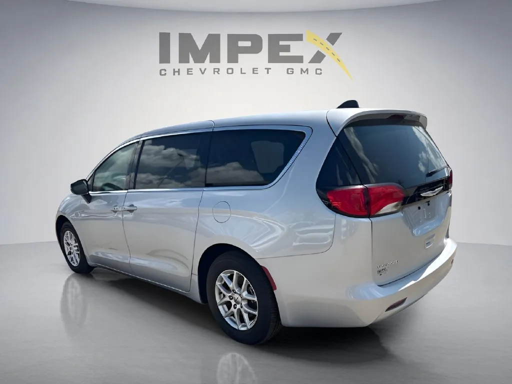 Used 2023 Silver Chrysler LX image 6