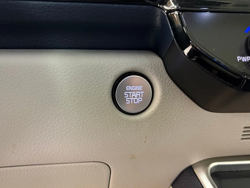 Used 2025 White Kia SX Prestige image 24