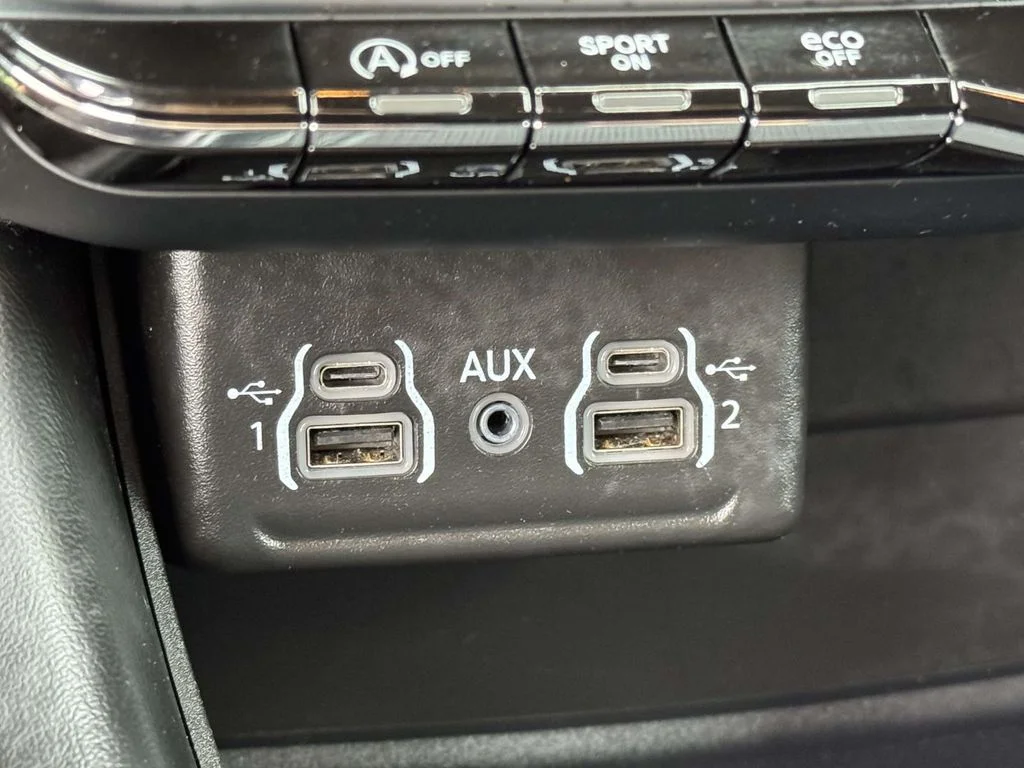 Used 2022 Black Dodge SXT image 20
