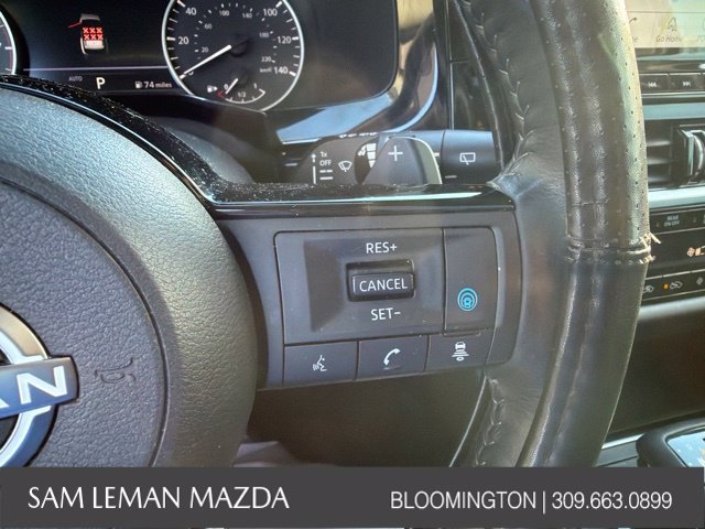 Used 2022 White Nissan SL image 25