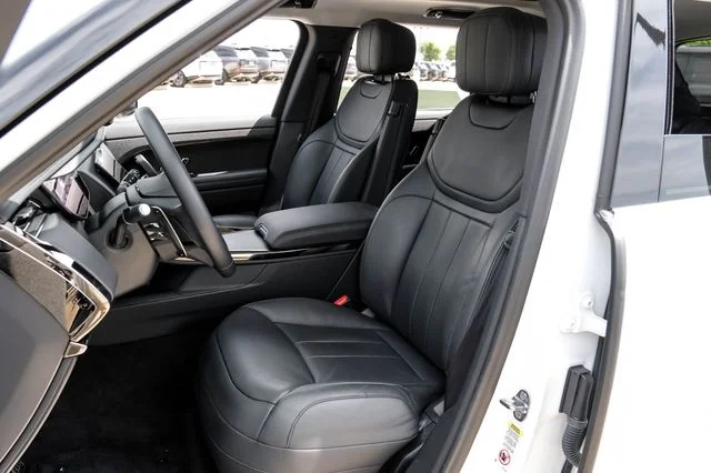 Used 2024  Land Rover Dynamic SE image 44