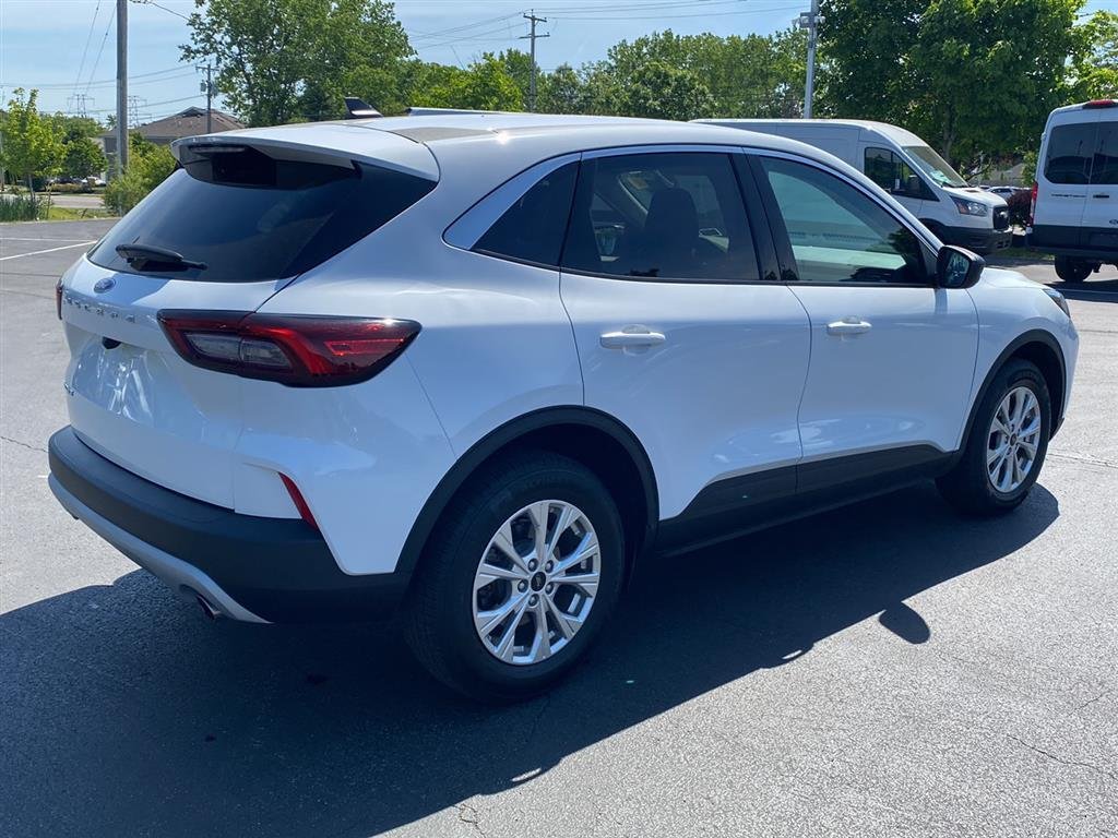 Used 2023 Oxford White Ford Active image 10