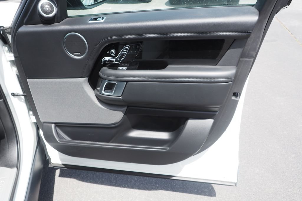 Used 2022 White Land Rover Westminster image 24