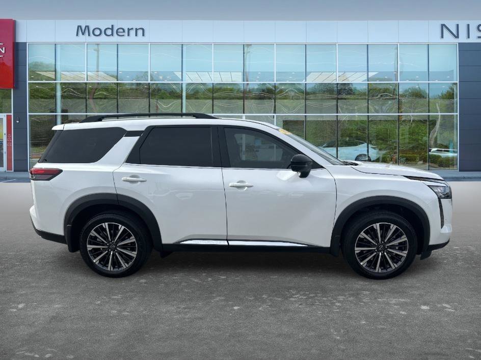 Certified Used 2026 Everest White Pearl Tricoat Nissan Platinum image 4