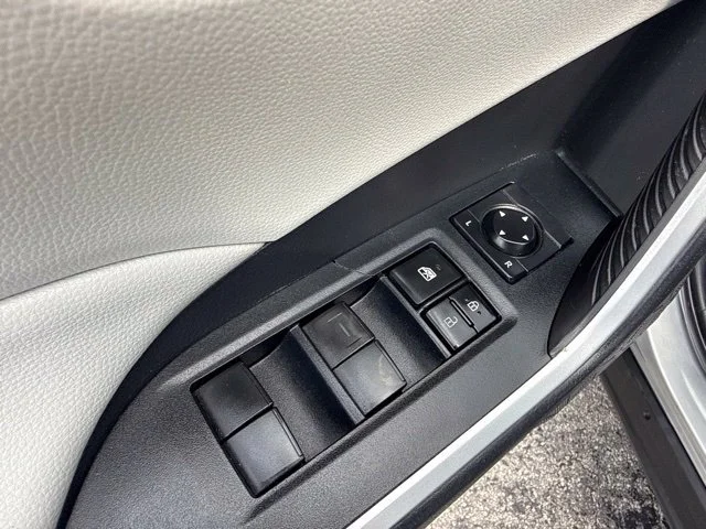 Used 2020 Silver Toyota XLE image 7