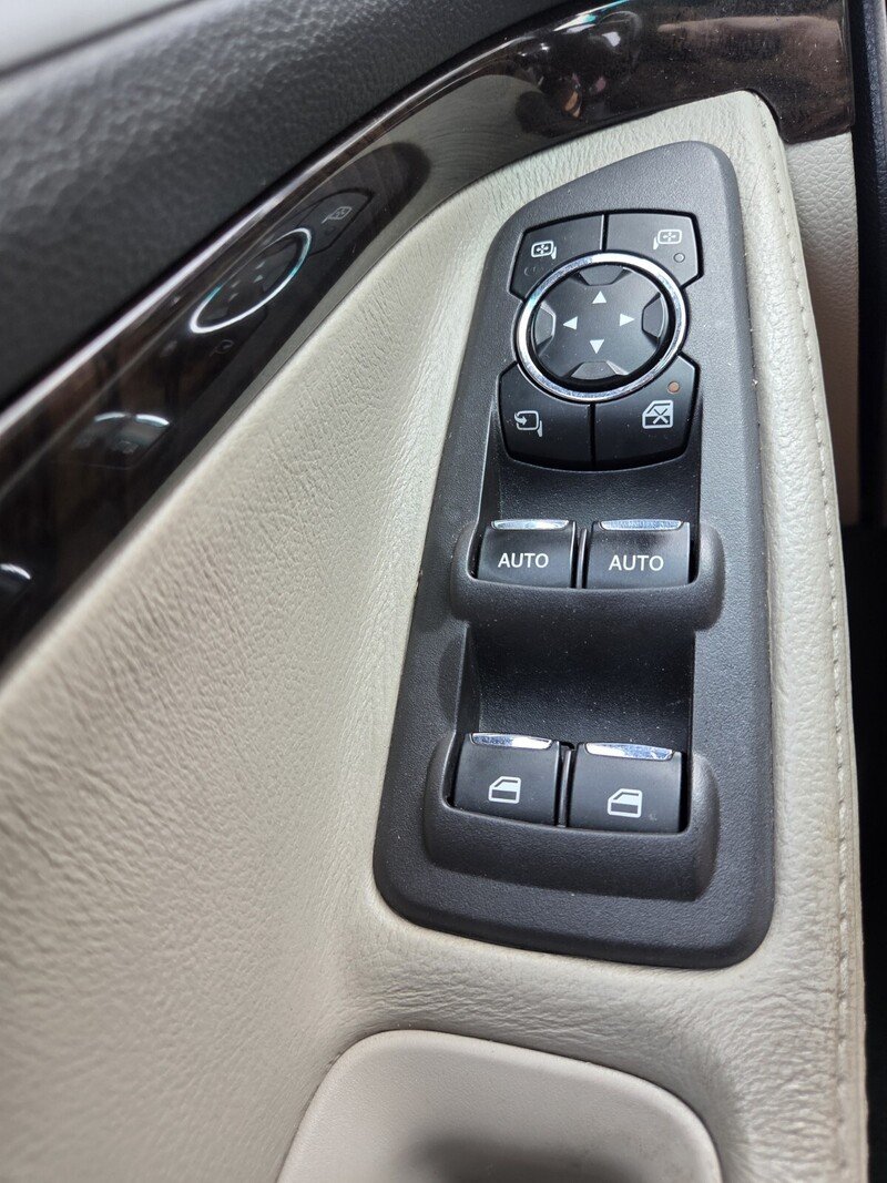 Used 2014 Black Ford Limited image 17