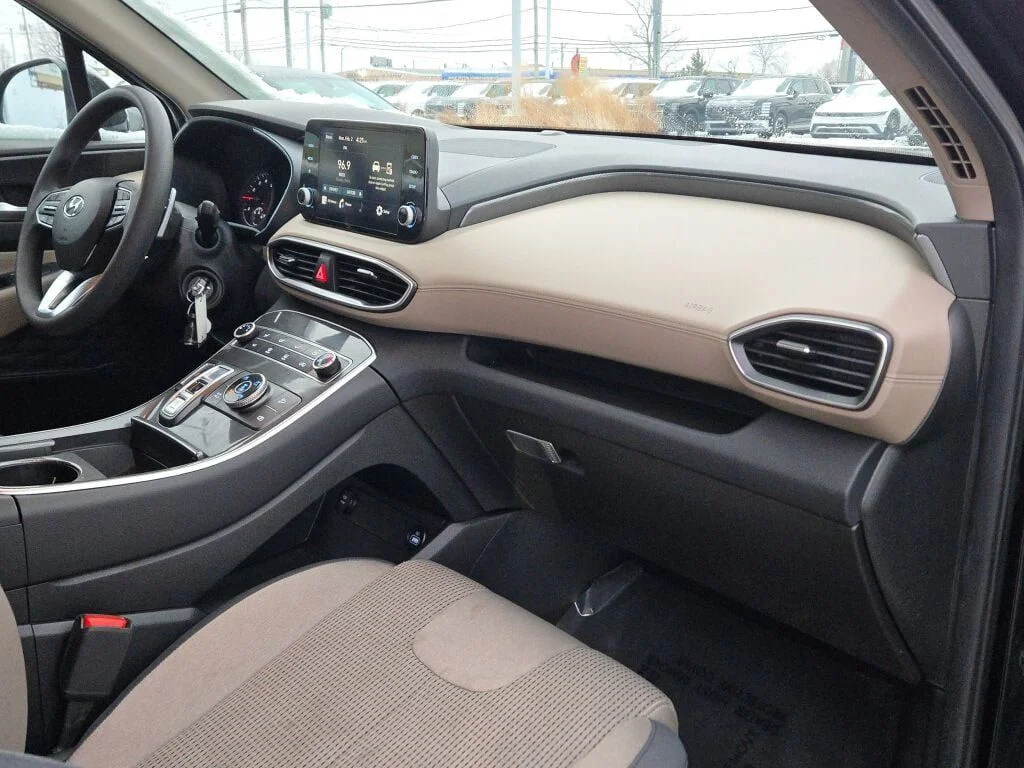 Used 2023 Black Hyundai SE image 7