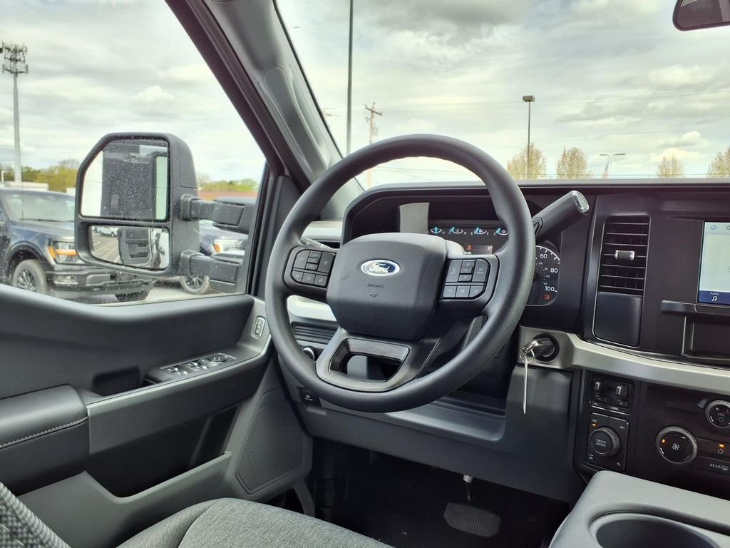 New 2026 Oxford White Ford F-350® XL image 21