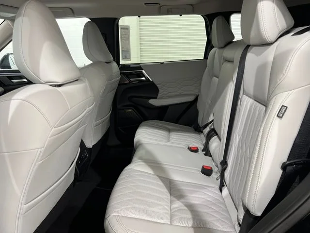 2025 Mitsubishi Outlander SEL Platinum Edition - Photo 22