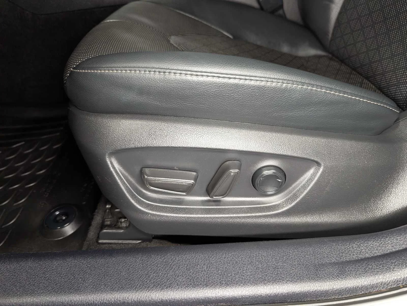 Used 2022 Midnight Black Metallic Toyota XSE image 40