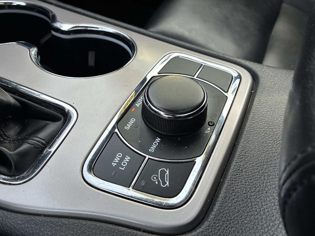 Used 2021 White Jeep Limited image 32