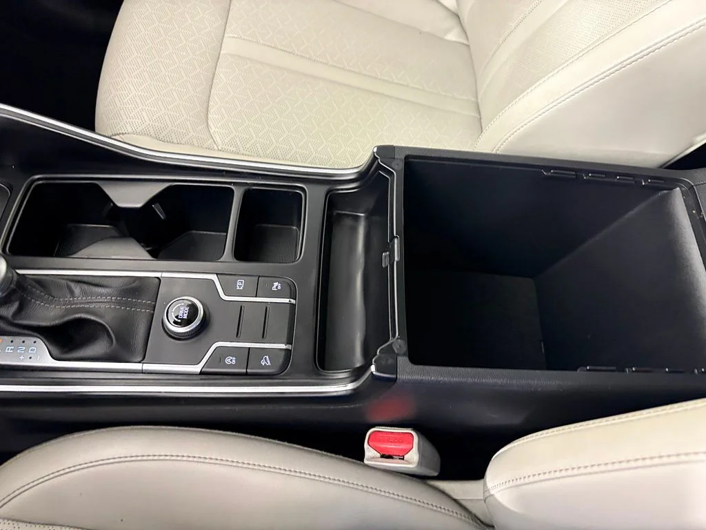 Used 2022 White Kia S image 34