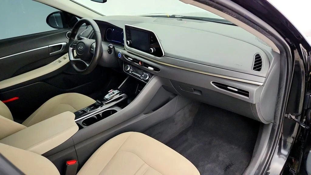 Used 2022 Phantom Black Hyundai SEL 2.5L w/ Convenience Pkg, Panoramic Sunroof & Digital Cluster image 25