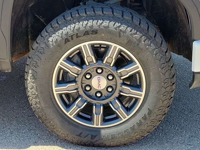 Used 2024 White GMC AT4 image 7