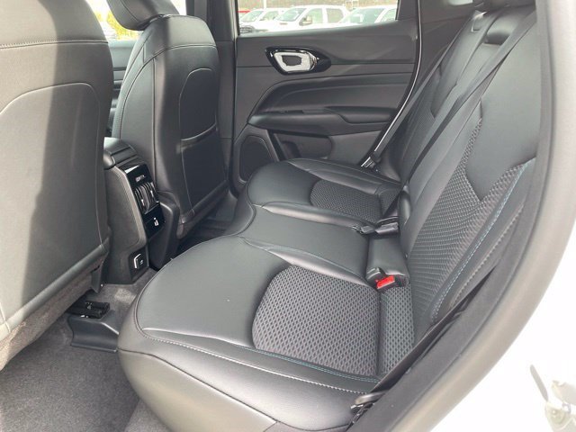 New 2026 Bright White Clearcoat Jeep Latitude Altitude image 9