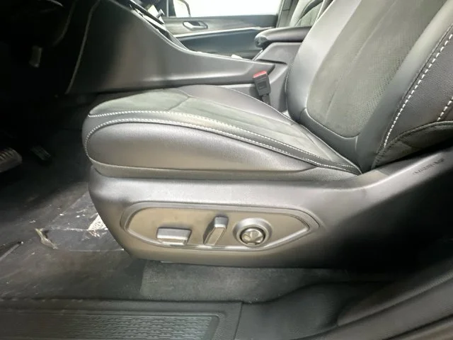 New 2027 Sting-Gray Clear-Coat Paint Jeep Laredo Altitude image 22