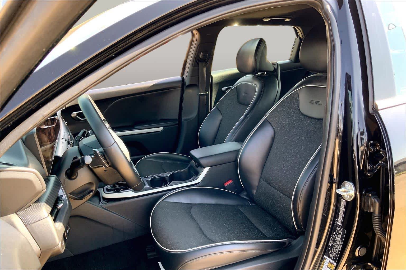 Used 2025 Aurora Black Pearl Kia GT-Line image 8