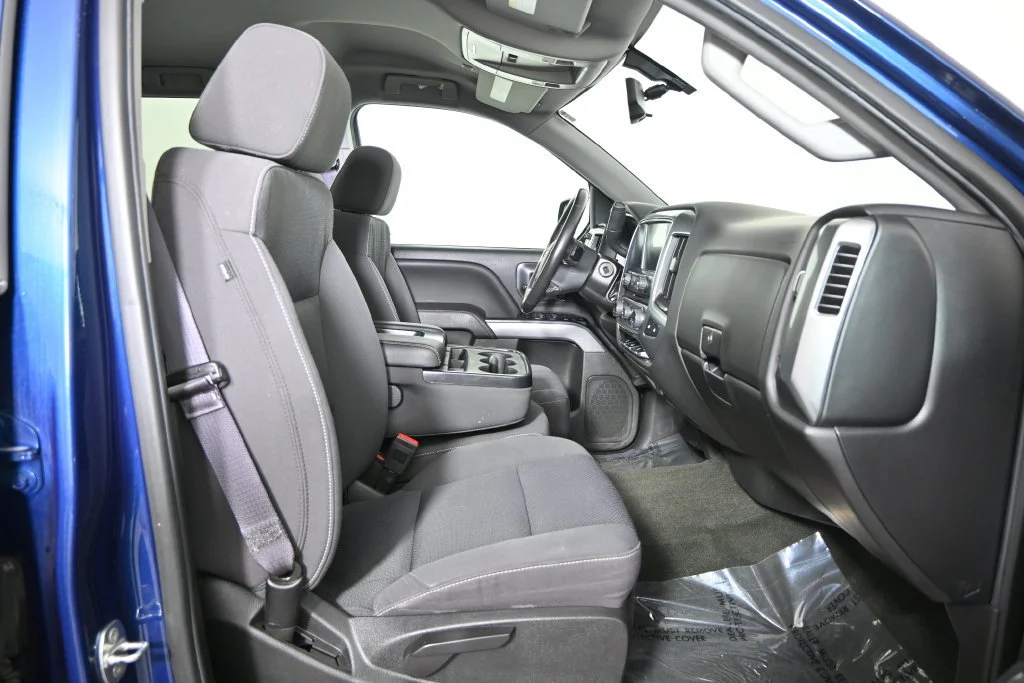 Used 2017 DEEP OCEAN BLUE METALLIC Chevrolet LT image 14