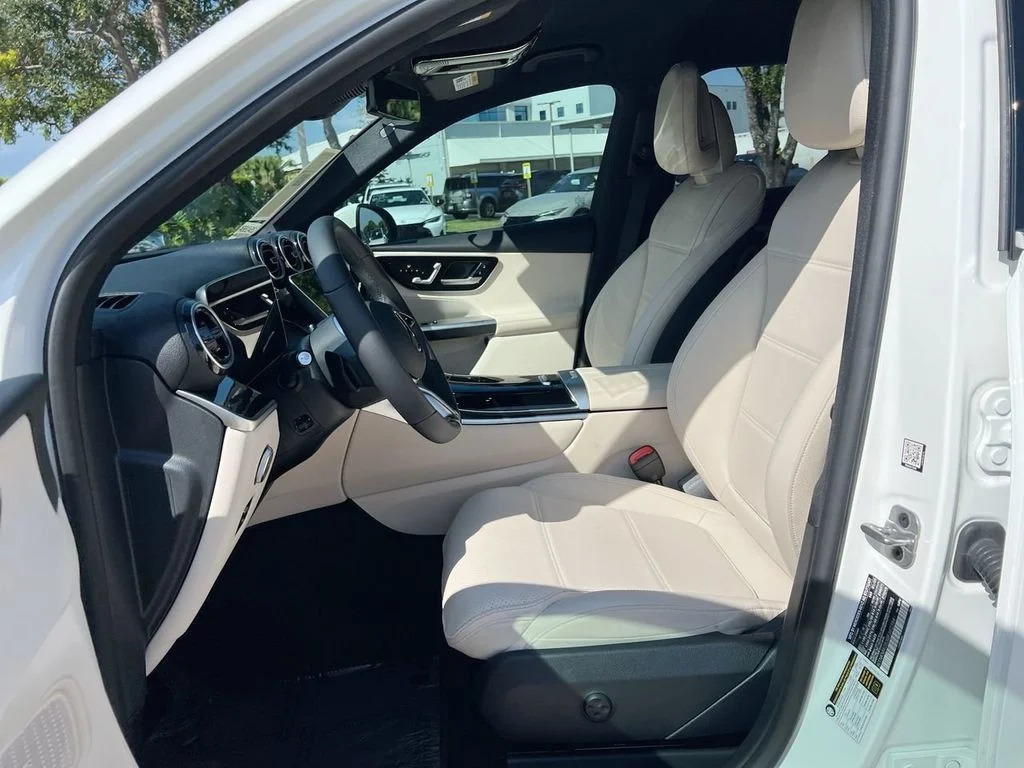 Used 2025 Polar White Mercedes-Benz GLC 300 image 11