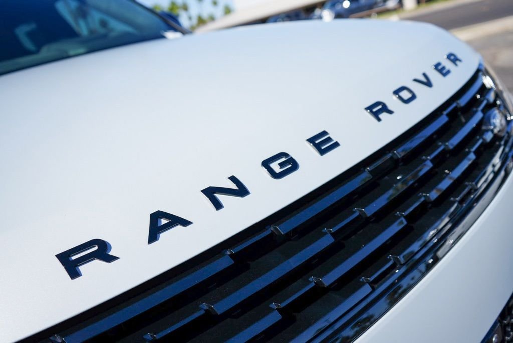 New 2026 Ethereal Frost Satin Land Rover SV image 7