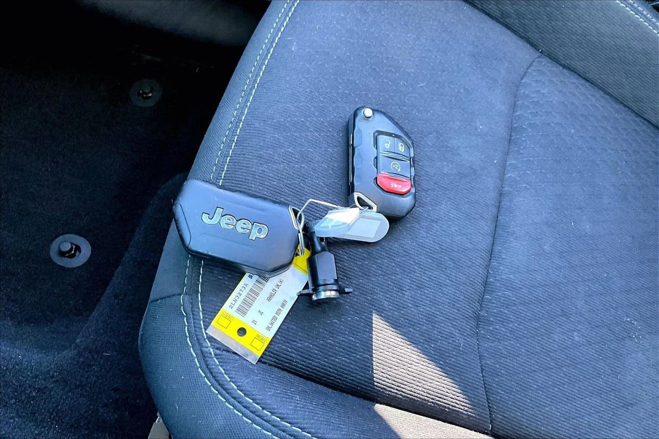 Used 2021 White Jeep Sport S image 31