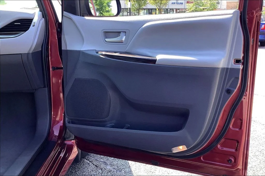 Used 2020 Red Toyota XLE image 27