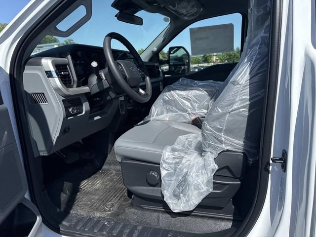 New 2025 Oxford White Ford F-450® XL image 5