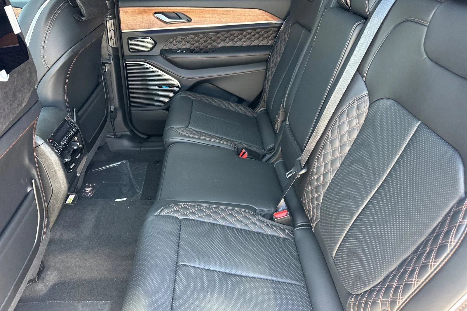 New 2026 Bright White Clear-Coat Exterior Paint Jeep Summit image 8