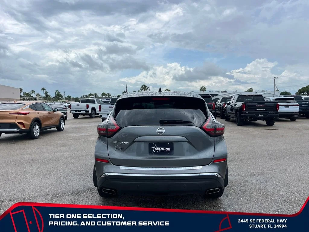 Used 2022 Gray Nissan S FWD image 6