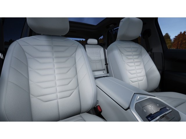 New 2027 Tanzanite Blue II Metallic BMW 40 xDrive image 11